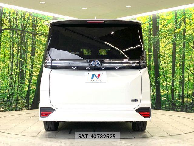 Toyota VOXY HYBRID 2023-08 8884594-15