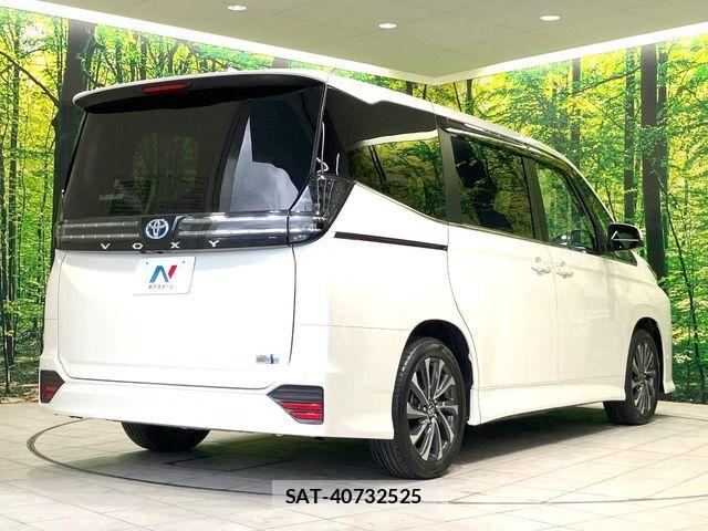 Toyota VOXY HYBRID 2023-08 8884594-17
