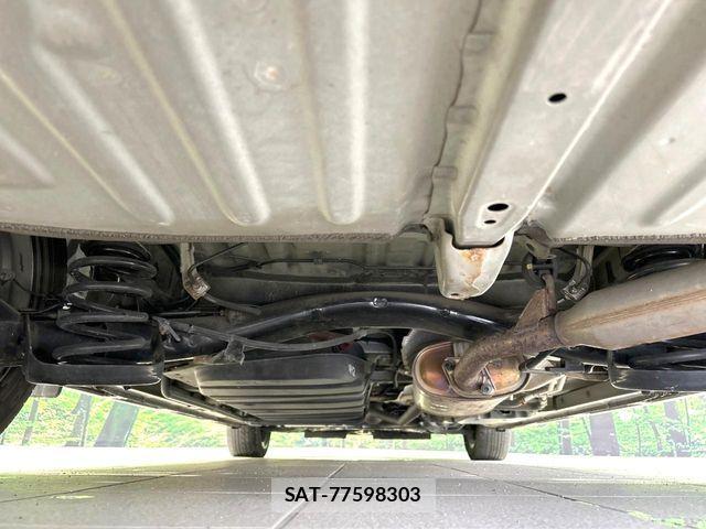 Toyota VOXY HYBRID 2018-01 8884598-19