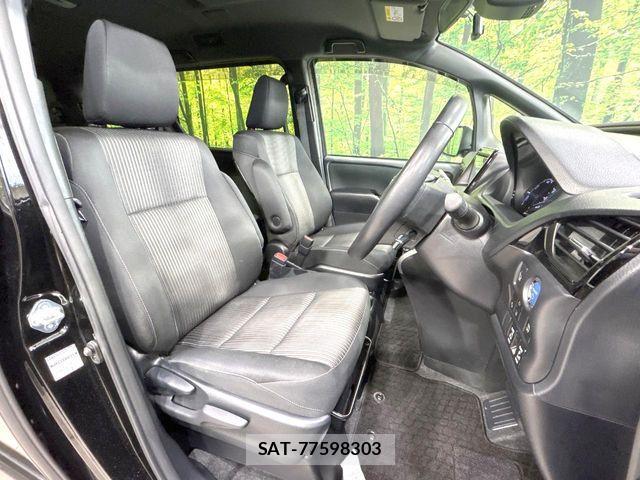 Toyota VOXY HYBRID 2018-01 8884598-8