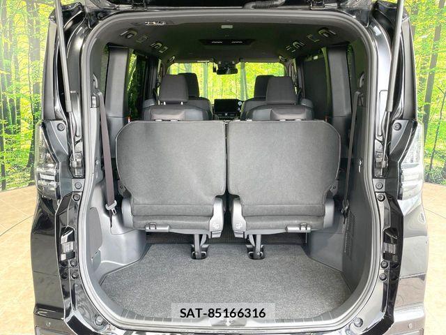 Toyota VOXY HYBRID 2023-08 8884595-10