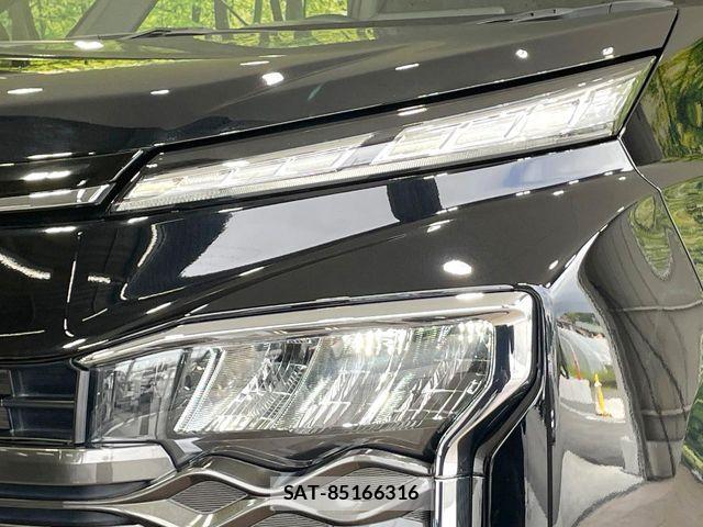 Toyota VOXY HYBRID 2023-08 8884595-12