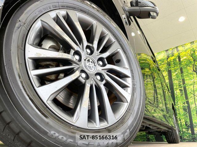 Toyota VOXY HYBRID 2023-08 8884595-13
