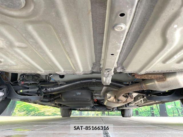Toyota VOXY HYBRID 2023-08 8884595-18
