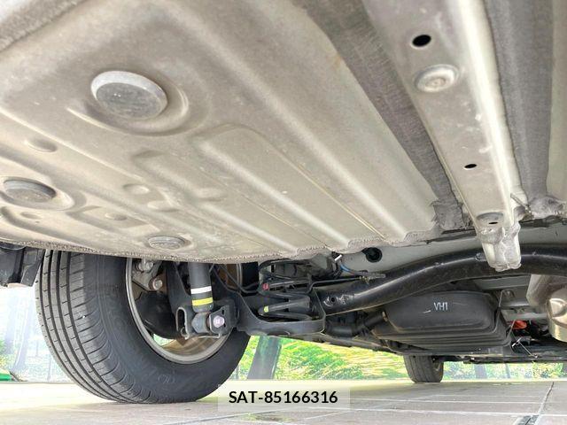 Toyota VOXY HYBRID 2023-08 8884595-19