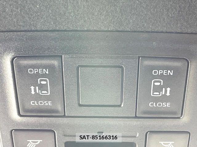 Toyota VOXY HYBRID 2023-08 8884595-5