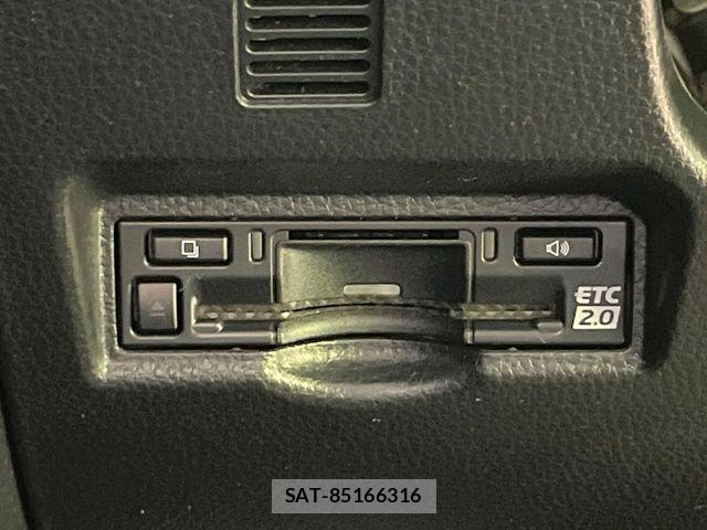 Toyota VOXY HYBRID 2023-08 8884595-6