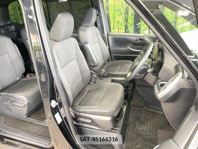 Toyota VOXY HYBRID 2023-08 8884595-7