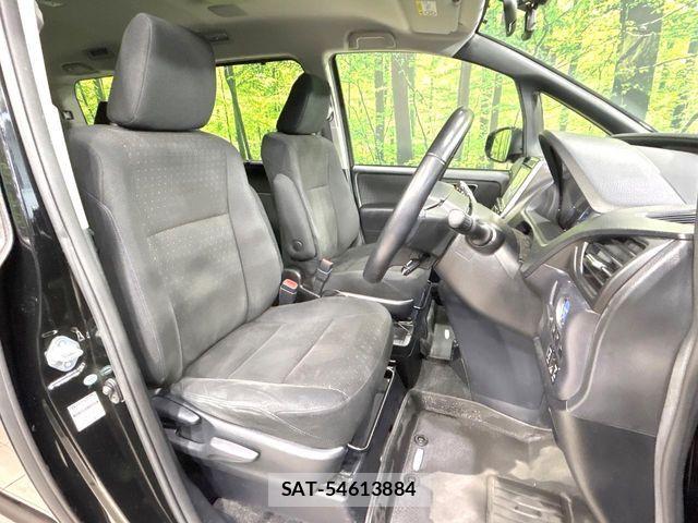 Toyota VOXY HYBRID 2015-10 8884600-9