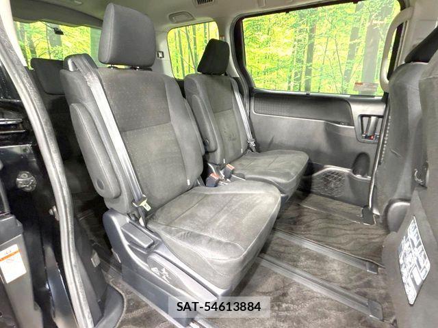 Toyota VOXY HYBRID 2015-10 8884600-10