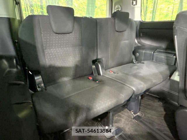 Toyota VOXY HYBRID 2015-10 8884600-11