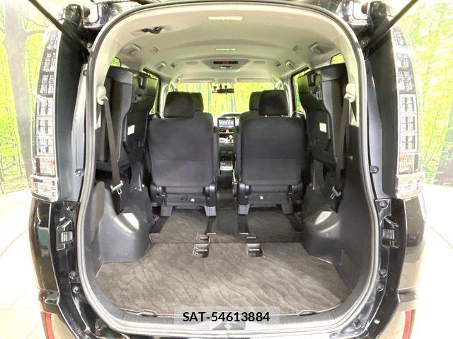 Toyota VOXY HYBRID 2015-10 8884600-12