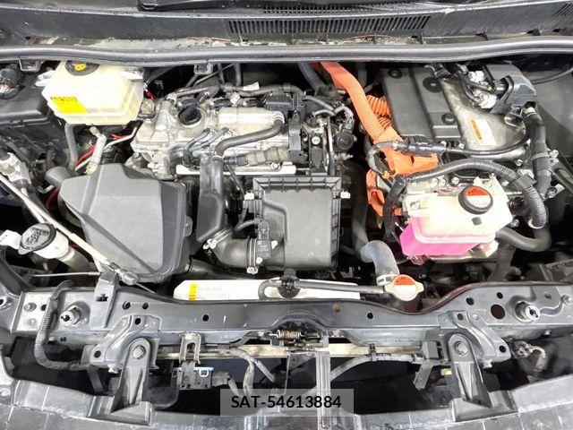 Toyota VOXY HYBRID 2015-10 8884600-18