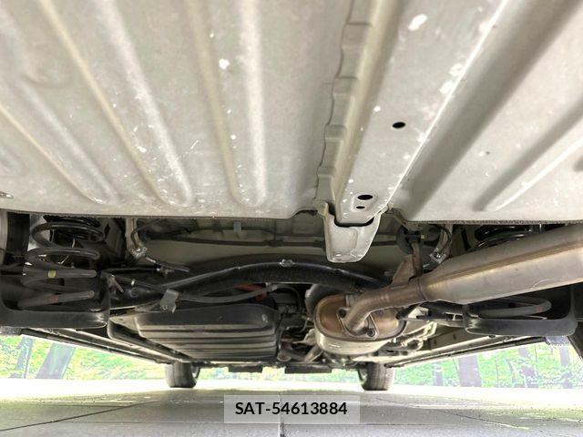 Toyota VOXY HYBRID 2015-10 8884600-19