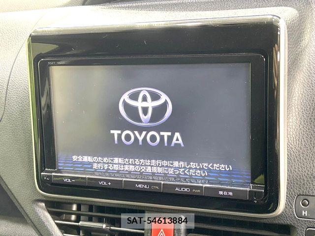 Toyota VOXY HYBRID 2015-10 8884600-3