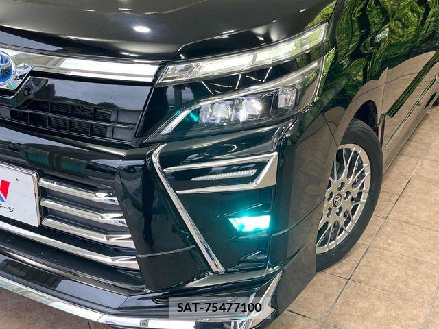 Toyota VOXY HYBRID 2018-09 8884597-14