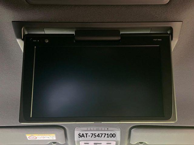Toyota VOXY HYBRID 2018-09 8884597-2