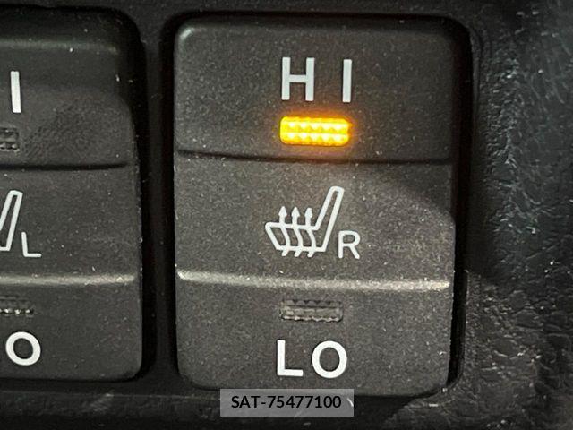 Toyota VOXY HYBRID 2018-09 8884597-6