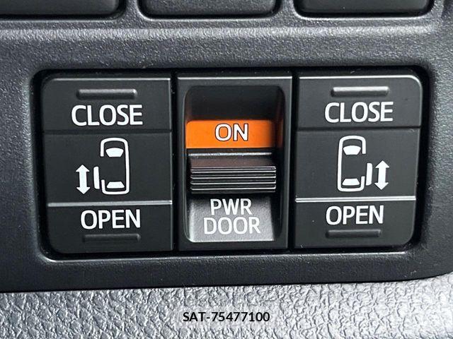 Toyota VOXY HYBRID 2018-09 8884597-7