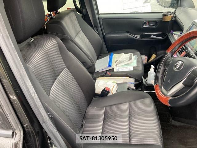 Toyota VOXY HYBRID 2019-12 8884599-19