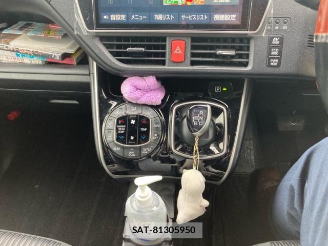 Toyota VOXY HYBRID 2019-12 8884599-24