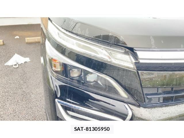 Toyota VOXY HYBRID 2019-12 8884599-29