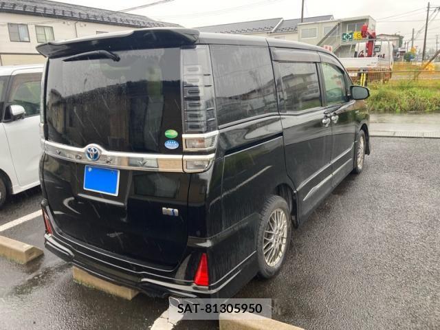 Toyota VOXY HYBRID 2019-12 8884599-7