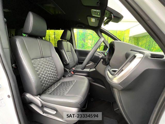 Toyota VOXY HYBRID 2025-10 8884587-7