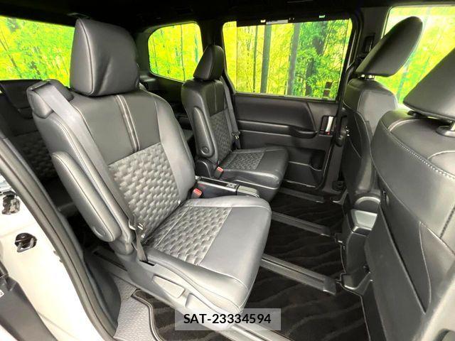 Toyota VOXY HYBRID 2025-10 8884587-8