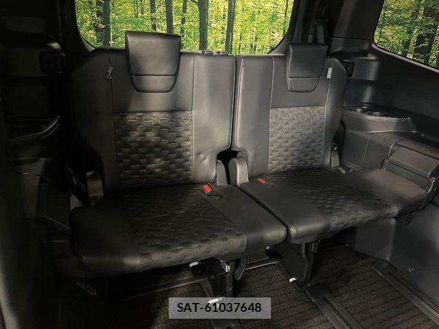 Toyota VOXY HYBRID 2023-10 8884591-9