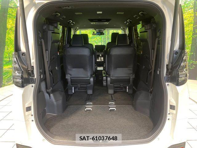 Toyota VOXY HYBRID 2023-10 8884591-10