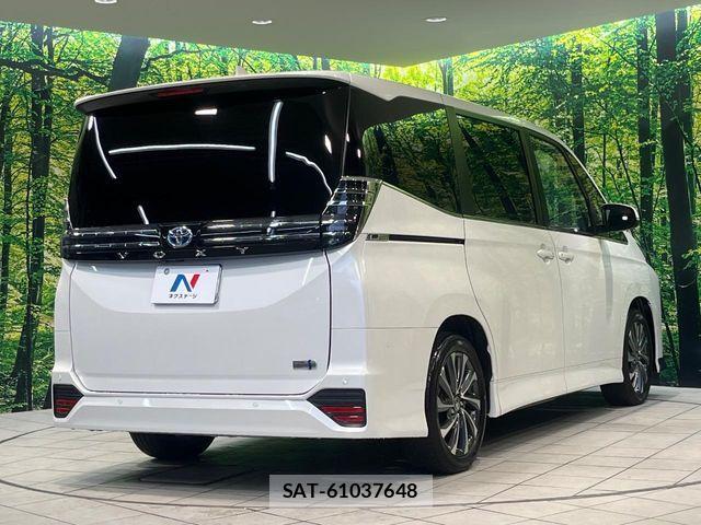 Toyota VOXY HYBRID 2023-10 8884591-17