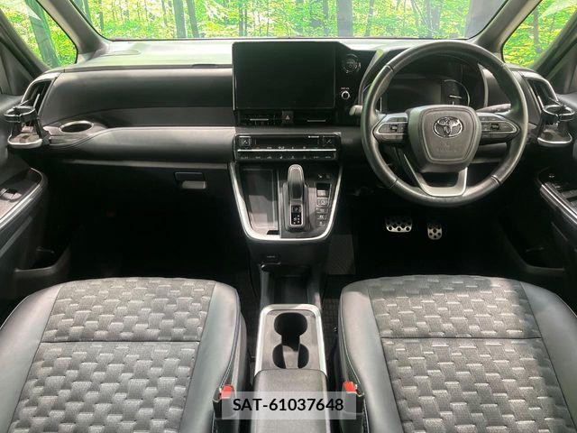 Toyota VOXY HYBRID 2023-10 8884591-1