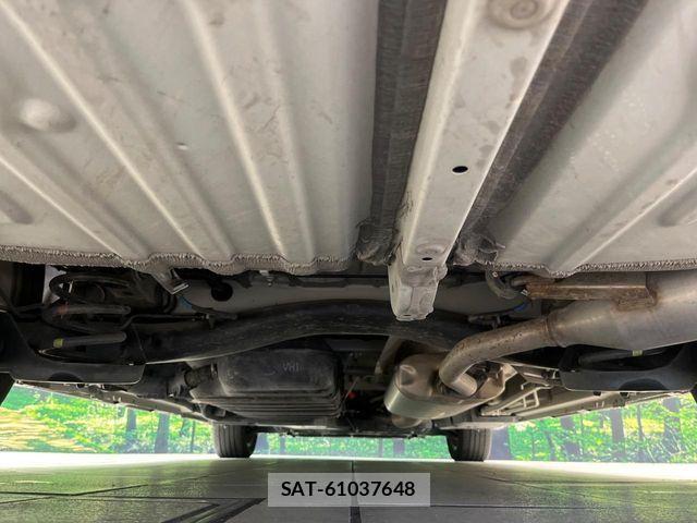 Toyota VOXY HYBRID 2023-10 8884591-19