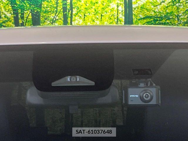 Toyota VOXY HYBRID 2023-10 8884591-5