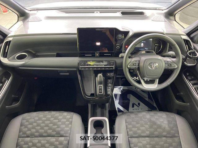 Toyota VOXY HYBRID 2024-09 8884588-1