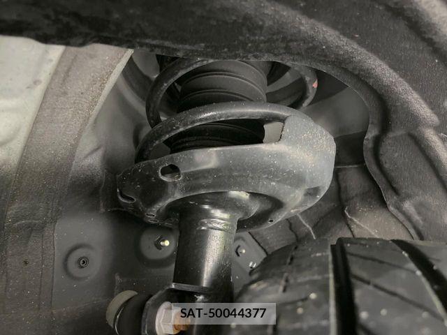 Toyota VOXY HYBRID 2024-09 8884588-19