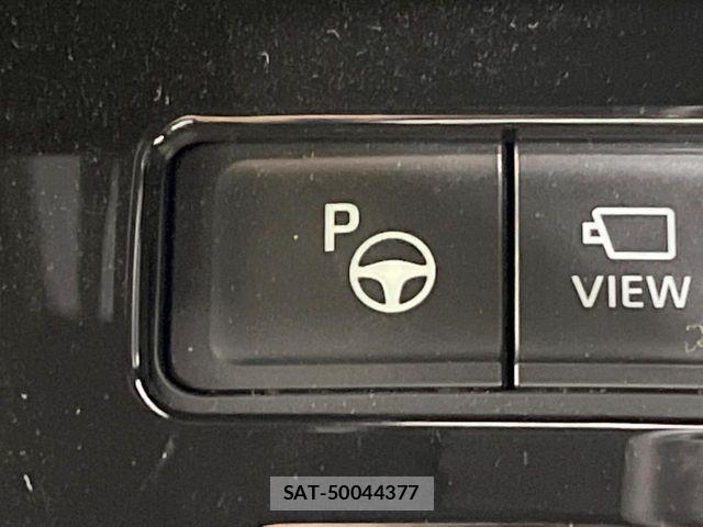 Toyota VOXY HYBRID 2024-09 8884588-6