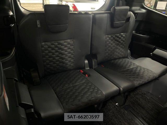 Toyota VOXY HYBRID 2023-11 8884590-9