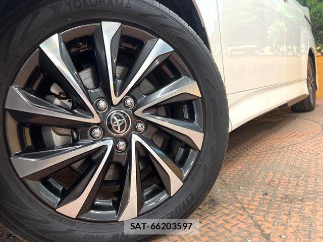 Toyota VOXY HYBRID 2023-11 8884590-12