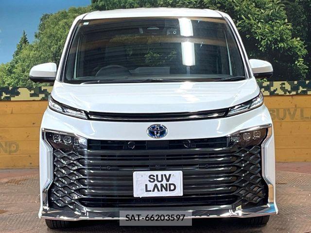 Toyota VOXY HYBRID 2023-11 8884590-13