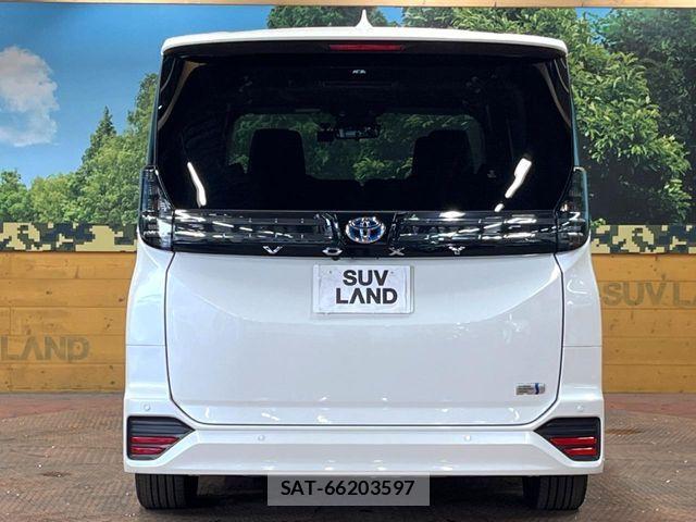 Toyota VOXY HYBRID 2023-11 8884590-14