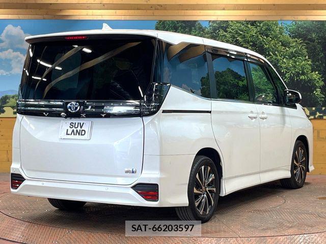 Toyota VOXY HYBRID 2023-11 8884590-16