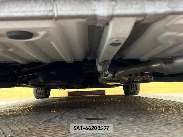 Toyota VOXY HYBRID 2023-11 8884590-18