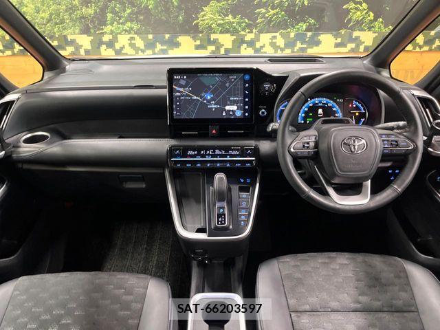 Toyota VOXY HYBRID 2023-11 8884590-1