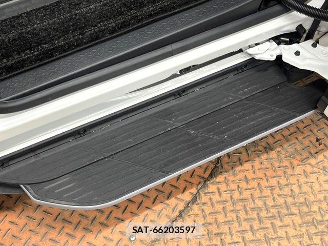 Toyota VOXY HYBRID 2023-11 8884590-2