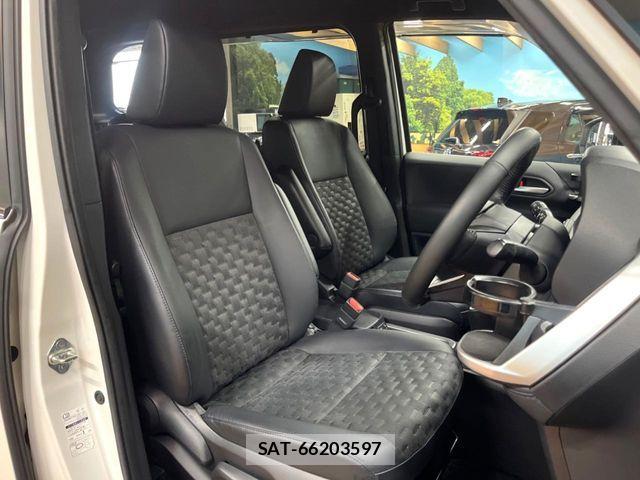 Toyota VOXY HYBRID 2023-11 8884590-7