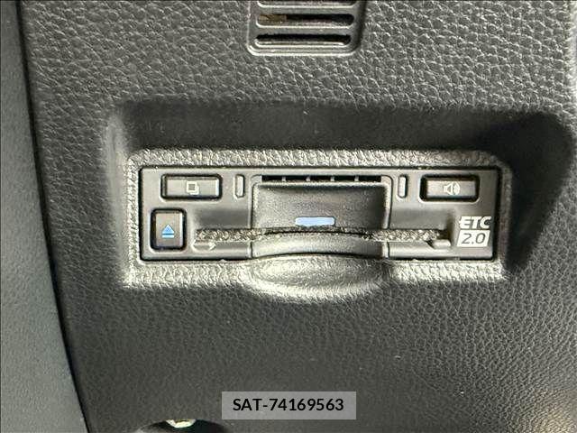 Toyota VOXY HYBRID 2022-09 1382134-15
