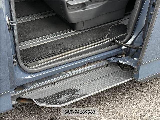 Toyota VOXY HYBRID 2022-09 1382134-17