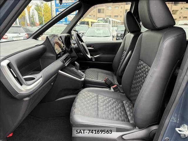 Toyota VOXY HYBRID 2022-09 1382134-24